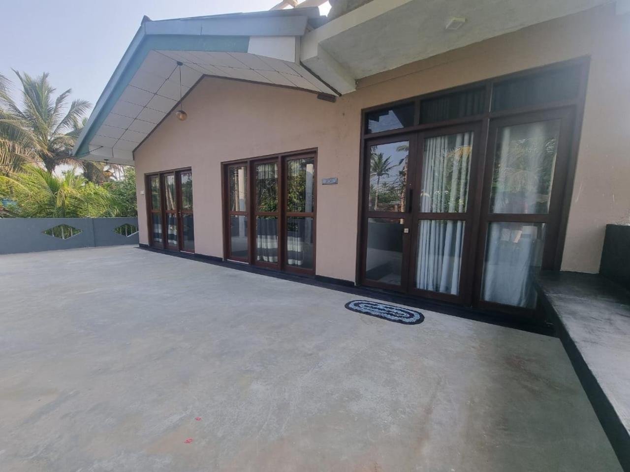 Sandil Surf House Ahangama Buitenkant foto